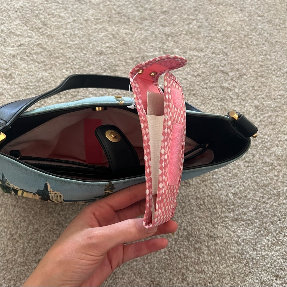 Y2K Las Vegas Cityscape Bag with Rhinestone Details & Pockets Inside - Picture 4 of 9